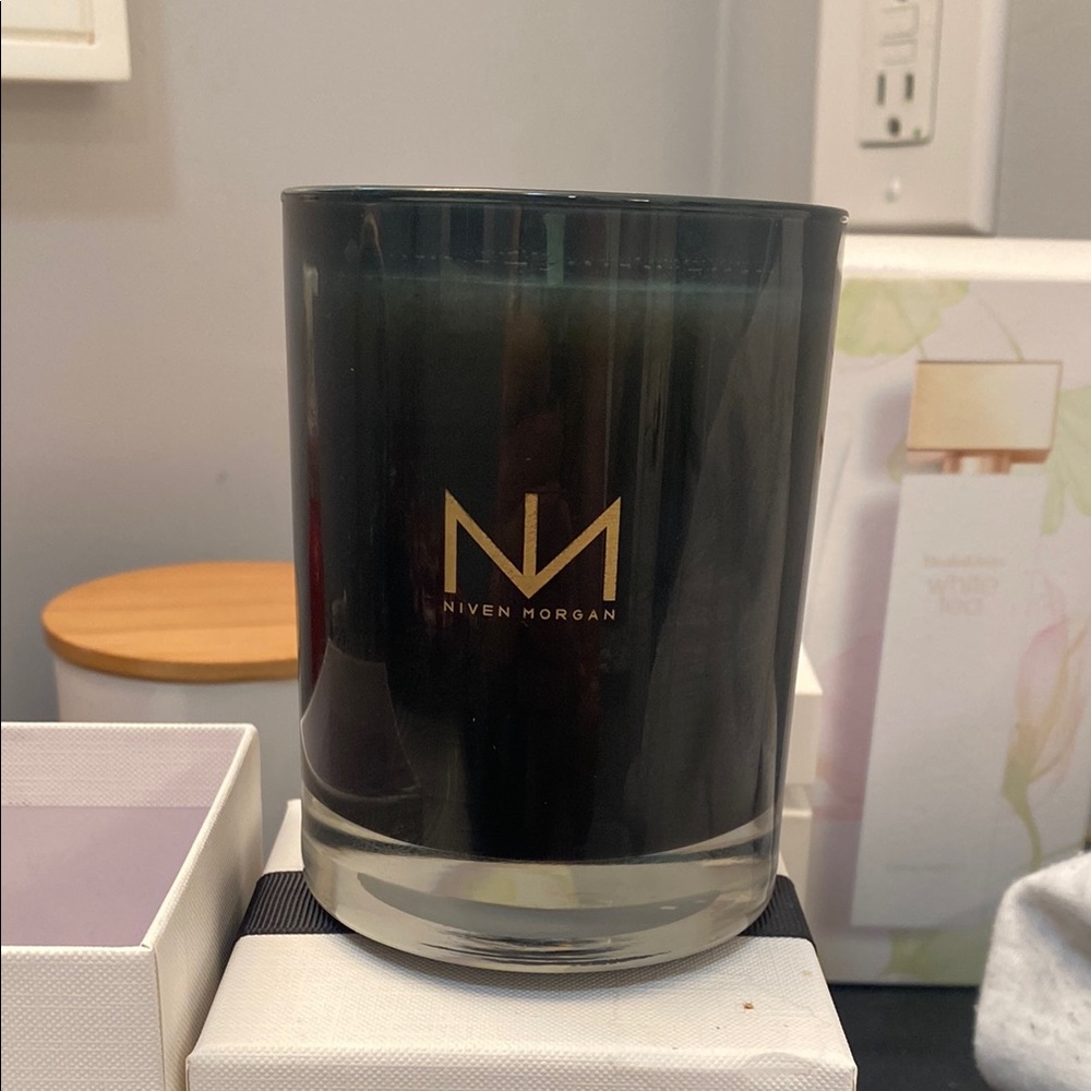 Ritz-Carlton Signature Scent Candle St Simons Southern Gardenia by Niven Morgan